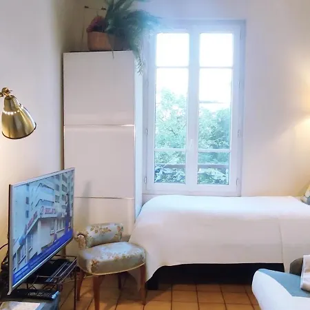 Apartment Authentic House Small, Bright And Calm Paris