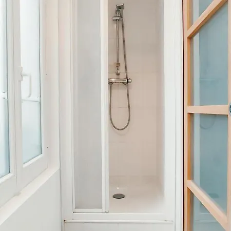 Authentic House Small, Bright And Calm Parigi