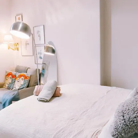 Appartamento Authentic House Small, Bright And Calm Parigi